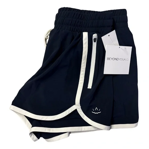 Beyond Yoga Dark Blue & White “The Course” Athletic Shorts - Picture 4 of 6